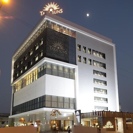 Tara Suns Hotel Вадодара Екстериор снимка