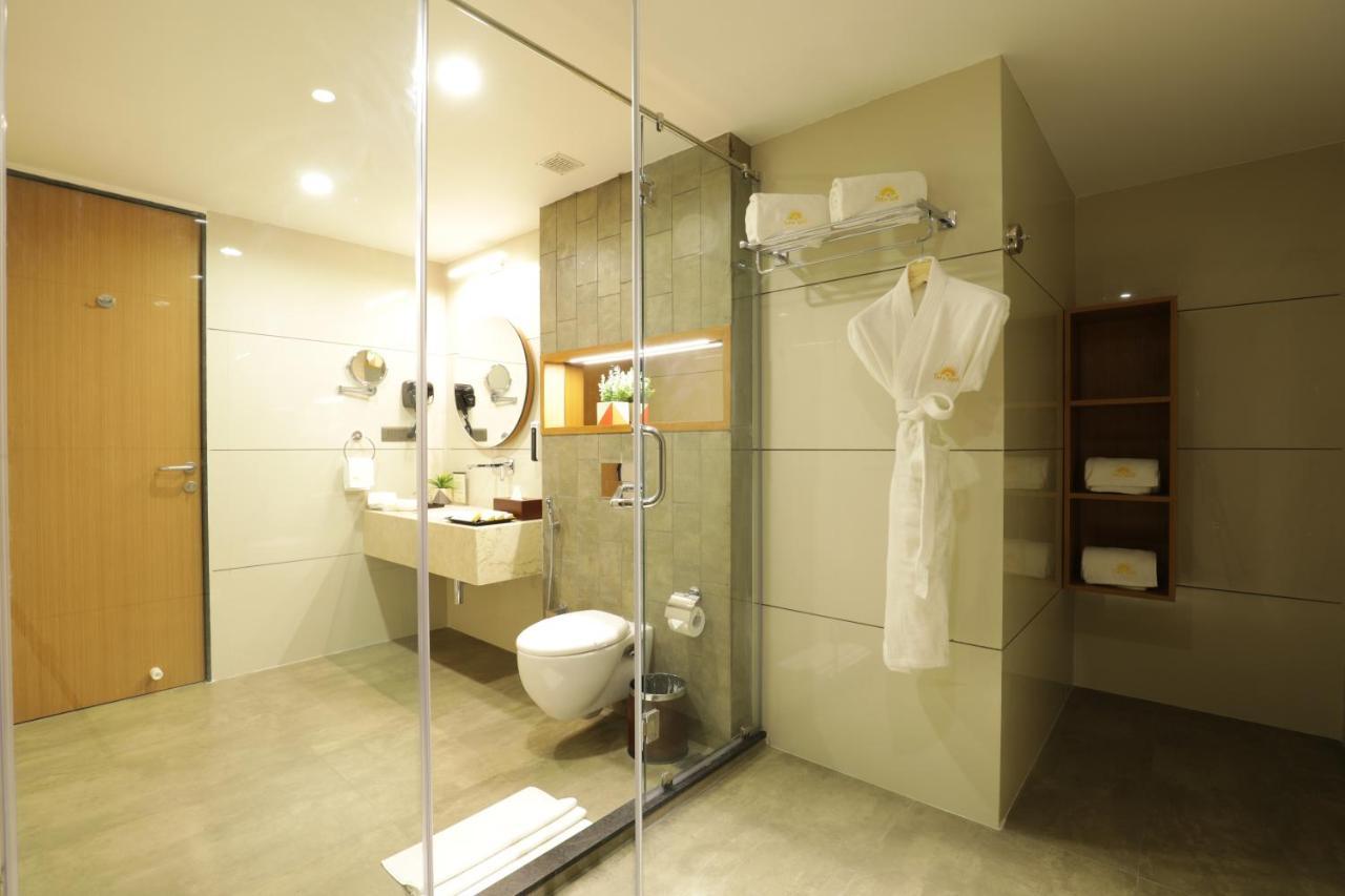 Tara Suns Hotel Вадодара Екстериор снимка