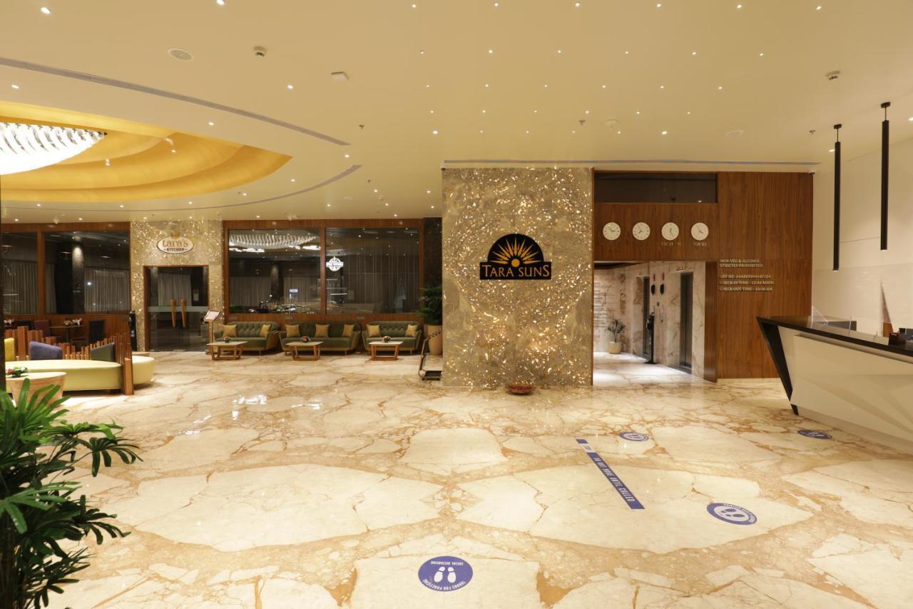 Tara Suns Hotel Вадодара Екстериор снимка