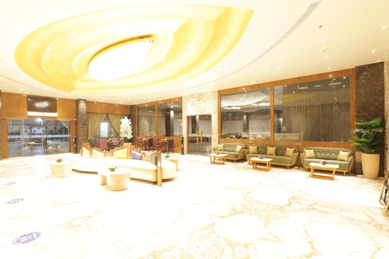 Tara Suns Hotel Вадодара Екстериор снимка