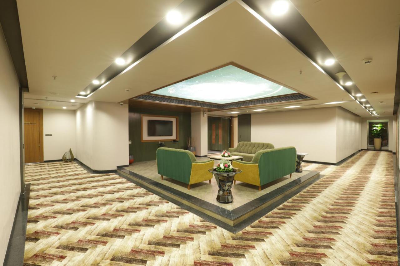 Tara Suns Hotel Вадодара Екстериор снимка