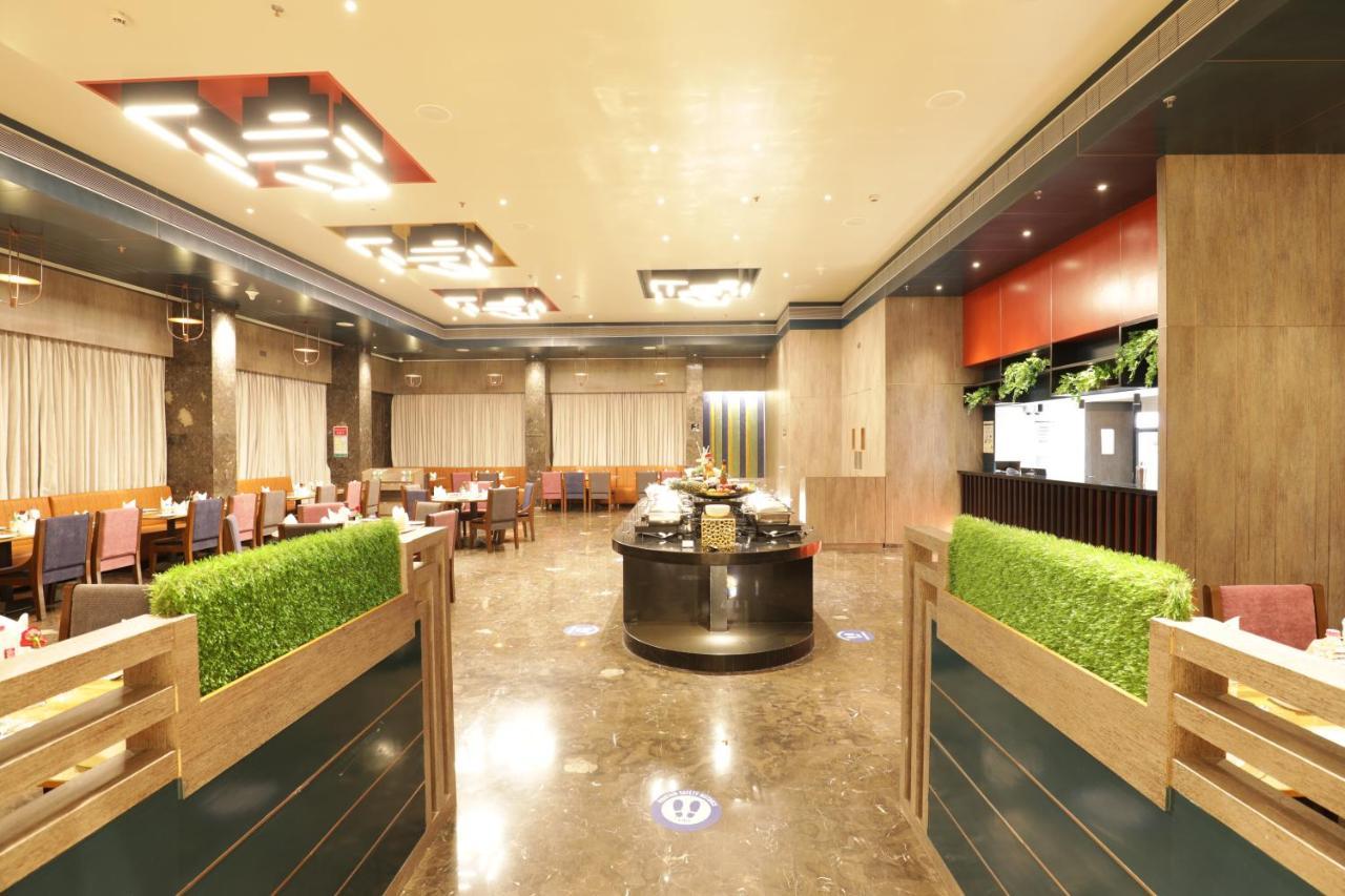 Tara Suns Hotel Вадодара Екстериор снимка