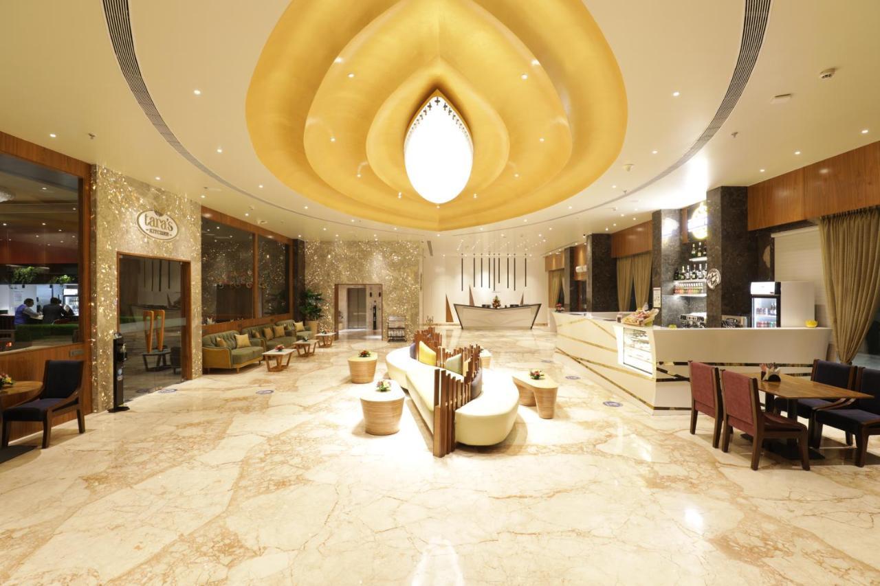 Tara Suns Hotel Вадодара Екстериор снимка