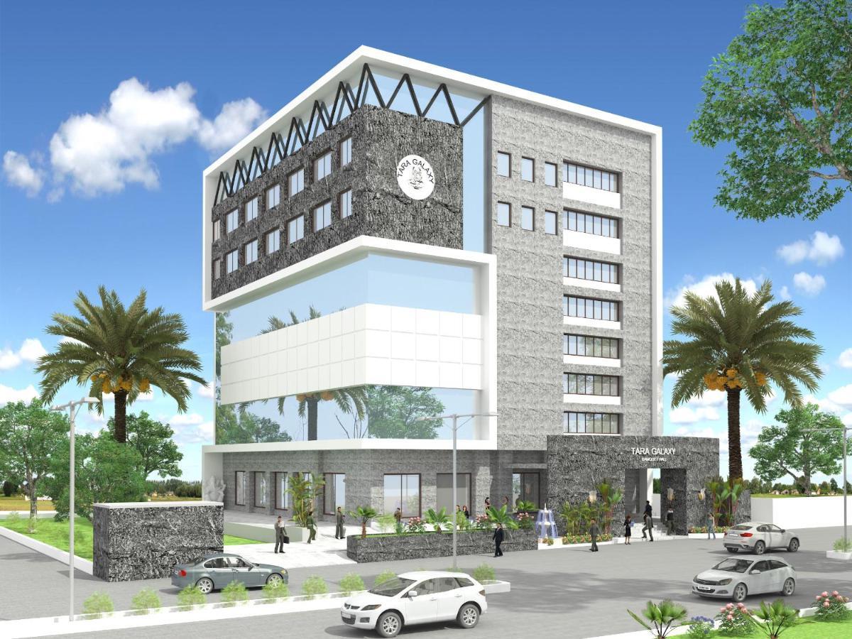 Tara Suns Hotel Вадодара Екстериор снимка