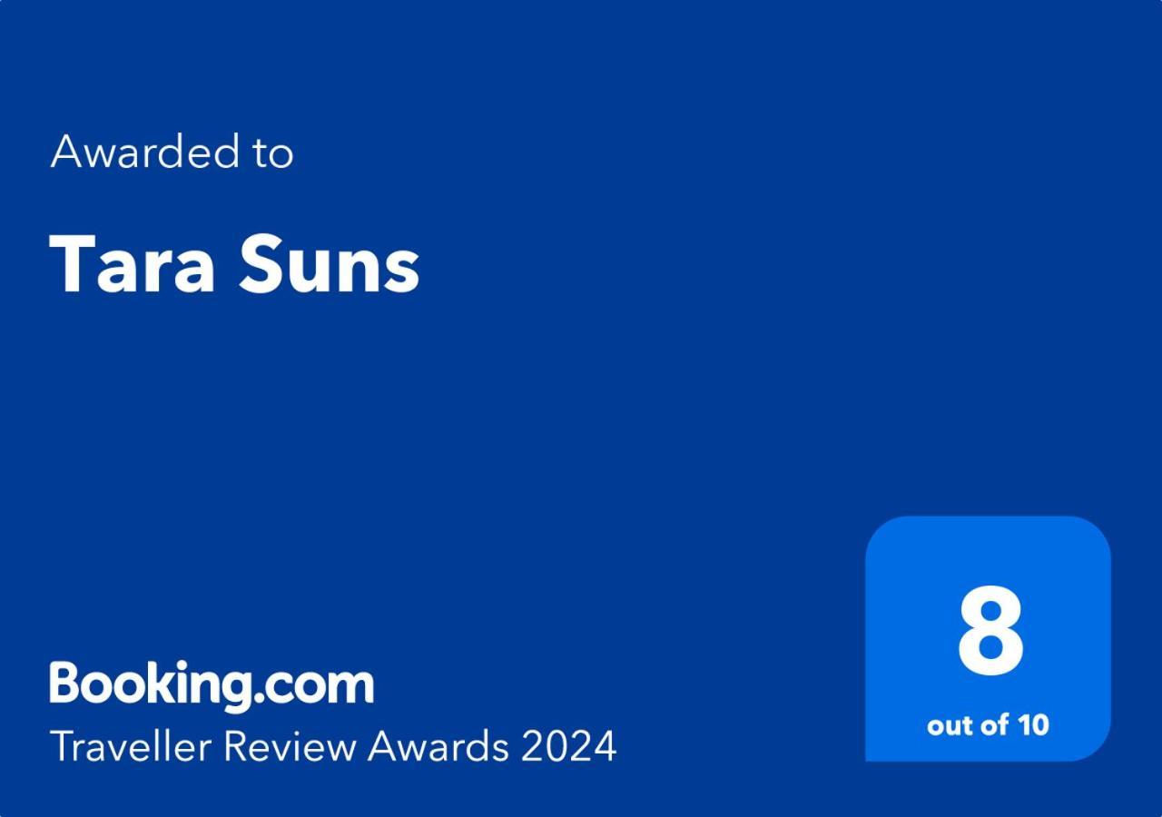 Tara Suns Hotel Вадодара Екстериор снимка